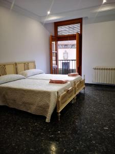 a bedroom with a large bed and a window at Casa La Lonja de Guadix in Guadix