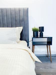 a bedroom with a bed and a table with a plant at Signature Residence in Mediaş