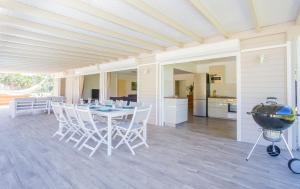 Imagine din galeria proprietății Villa charmante à Sainte-Anne avec piscine privée în Sainte-Anne