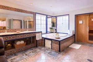 A bathroom at KARAT Hacienda Miranda