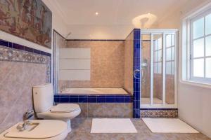 A bathroom at KARAT Hacienda Miranda