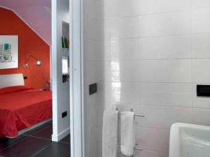 a bathroom with a red bed and a bathroom with a sink at Casa Tommasini in Capaccio-Paestum +18 photos