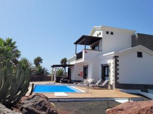 Bazén v ubytování Sea Winds Lanzarote nebo v jeho okolí