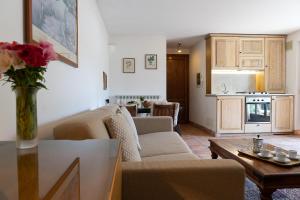 a living room with a couch and a table at Frascati Country House in Grottaferrata