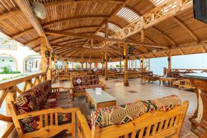 מסעדה או מקום אחר לאכול בו ב-Sunrise Remal Resort