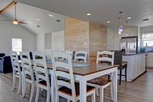 Gallery image of Livin On Cloud 9 IPE122 in Padre Island +54 photos
