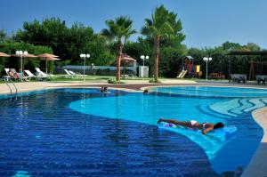 Bazén v ubytování Afandou Bay Resort Suites nebo v jeho okolí