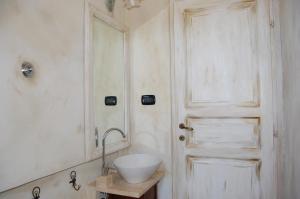 A bathroom at Andrea E Valentina