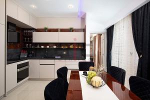 Kuchnia lub aneks kuchenny w obiekcie PULA PORTA AUREA & Wellness Oasis
