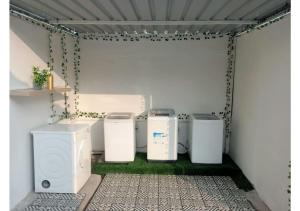 een rij wasmachines in een garage bij BluO Studio DLF CyberCity - Kitchen, Balcony, Lift in Gurgaon