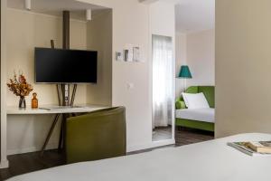 Postel nebo postele na pokoji v ubytování Hotel Admiral Lugano