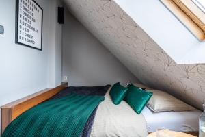 Posteľ alebo postele v izbe v ubytovaní Absynt Hostel Wrocław