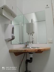 A bathroom at Albergue Alecer