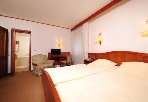 Postel nebo postele na pokoji v ubytování Hotel Alte Post Garni