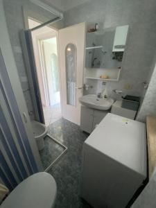 A bathroom at Brezza di Mare