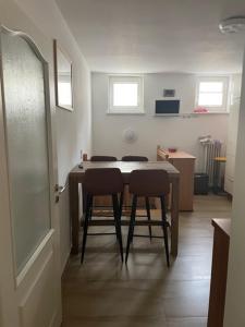 a room with a table and chairs in a room at Geräumige und schöne Wohnung direkt in der Lübecker Innenstadt in Lübeck