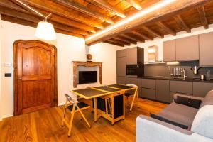 Kuchyňa alebo kuchynka v ubytovaní Stylish Quardilatero Romano Central Flat