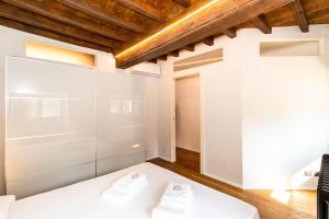 Posteľ alebo postele v izbe v ubytovaní Stylish Quardilatero Romano Central Flat