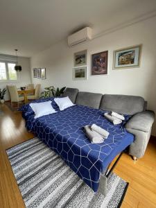 Een bed of bedden in een kamer bij LIPA Apartment