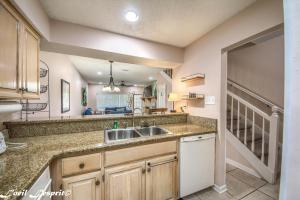 Gallery image of The Iron Cactus Condo on the Comal CW C102 in New Braunfels