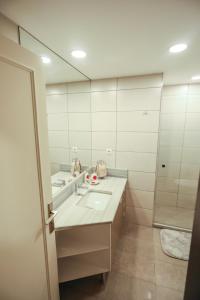Een badkamer bij Fargo 4 Luxury Apartment