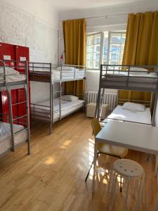 Posteľ alebo postele v izbe v ubytovaní New World St Hostel and Private Room