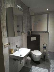 a bathroom with a white sink and a toilet at Ferienwohnung Bittner in Klitten