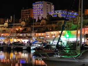 Výhľad na mesto Benalmádena alebo výhľad na mesto priamo z apartmánu