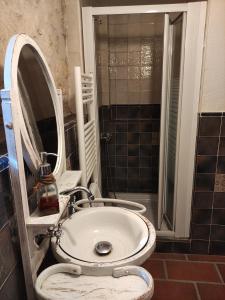 Koupelna v ubytování La Antigua casa del cartero + 7 fotografií