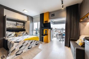 Krevet ili kreveti u jedinici u objektu Homelike Faria Lima by Okaeri Home Vista Incrível, Piscina e Estacionamento em Pinheiros