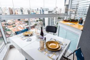 Pića u objektu Homelike Faria Lima by Okaeri Home Vista Incrível, Piscina e Estacionamento em Pinheiros