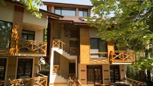 A balcony or terrace at Holiday Village Lozenets