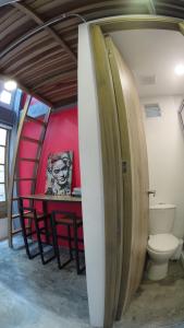 A bathroom at Imagine hostel