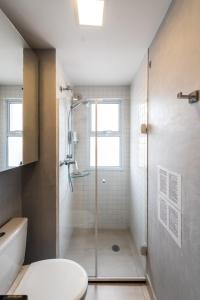 Kupaonica u objektu Homelike Faria Lima by Okaeri Home Vista Incrível, Piscina e Estacionamento em Pinheiros