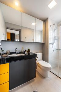 Kupaonica u objektu Homelike Faria Lima by Okaeri Home Vista Incrível, Piscina e Estacionamento em Pinheiros