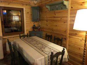 Zdjęcie z galerii obiektu Czerwony Domek na Podlasiu przy lesie w mieście Mielnik