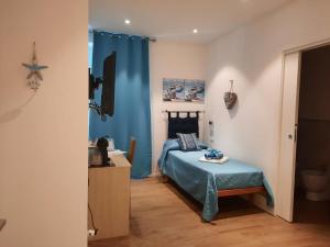 A bed or beds in a room at Le Calette 105