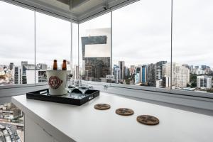 Pića u objektu Homelike Faria Lima by Okaeri Home Vista Incrível, Piscina e Estacionamento em Pinheiros