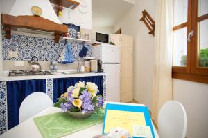 Kuchyň nebo kuchyňský kout v ubytování Holiday Room Sa Tebia
