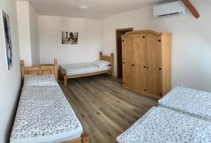 Voodi või voodid majutusasutuse Apartmány Statek Bezdědice toas