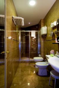 Ett badrum på Grand Hotel Terme & SPA