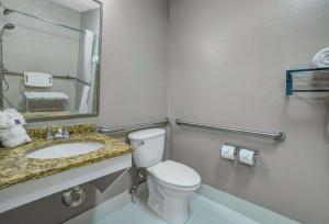 Ένα μπάνιο στο Motel 6-Front Royal, VA +19 φωτογραφίες