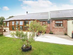 Gallery image of The Old Farm Shop in Narberth