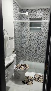 A bathroom at Apartamento mobiliado no centro de paulo afonso