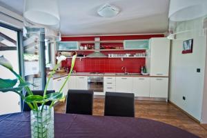 Η κουζίνα ή μικρή κουζίνα στο Villa Altra +28 φωτογραφίες