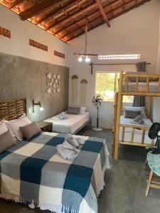 a bedroom with two beds and a bunk bed at FLATS MACAPÁ MEU AMOR 7 in Luis Correia