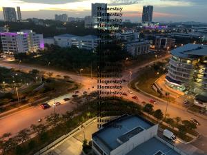 una vista aérea de una ciudad por la noche en Cosy Studio Netflix SelfCheckIn Cyberjaya 3, en Cyberjaya