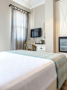 TV a/nebo společenská místnost v ubytování Side Kleopatra Hotel
