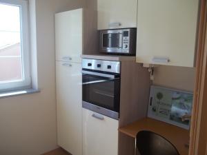 Kuchyň nebo kuchyňský kout v ubytování Apartments Ljubas