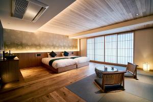 a bedroom with a bed and a large window at Kikokutei Bekkan in Kyoto